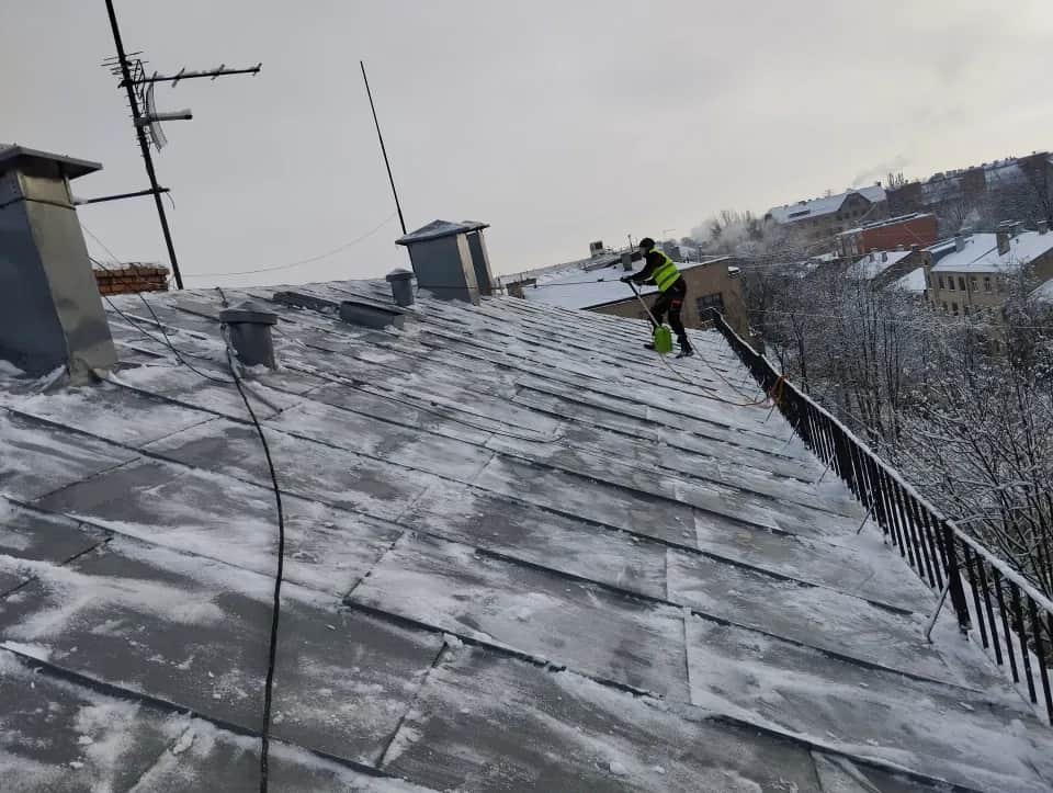 SNOW AND ICE REMOVAL FROM ROOF