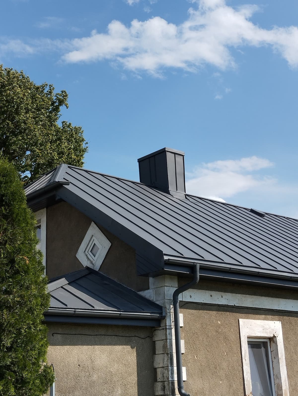 Cik maksā jumta remonts Rīgā 2025? Reālas cenas un faktori