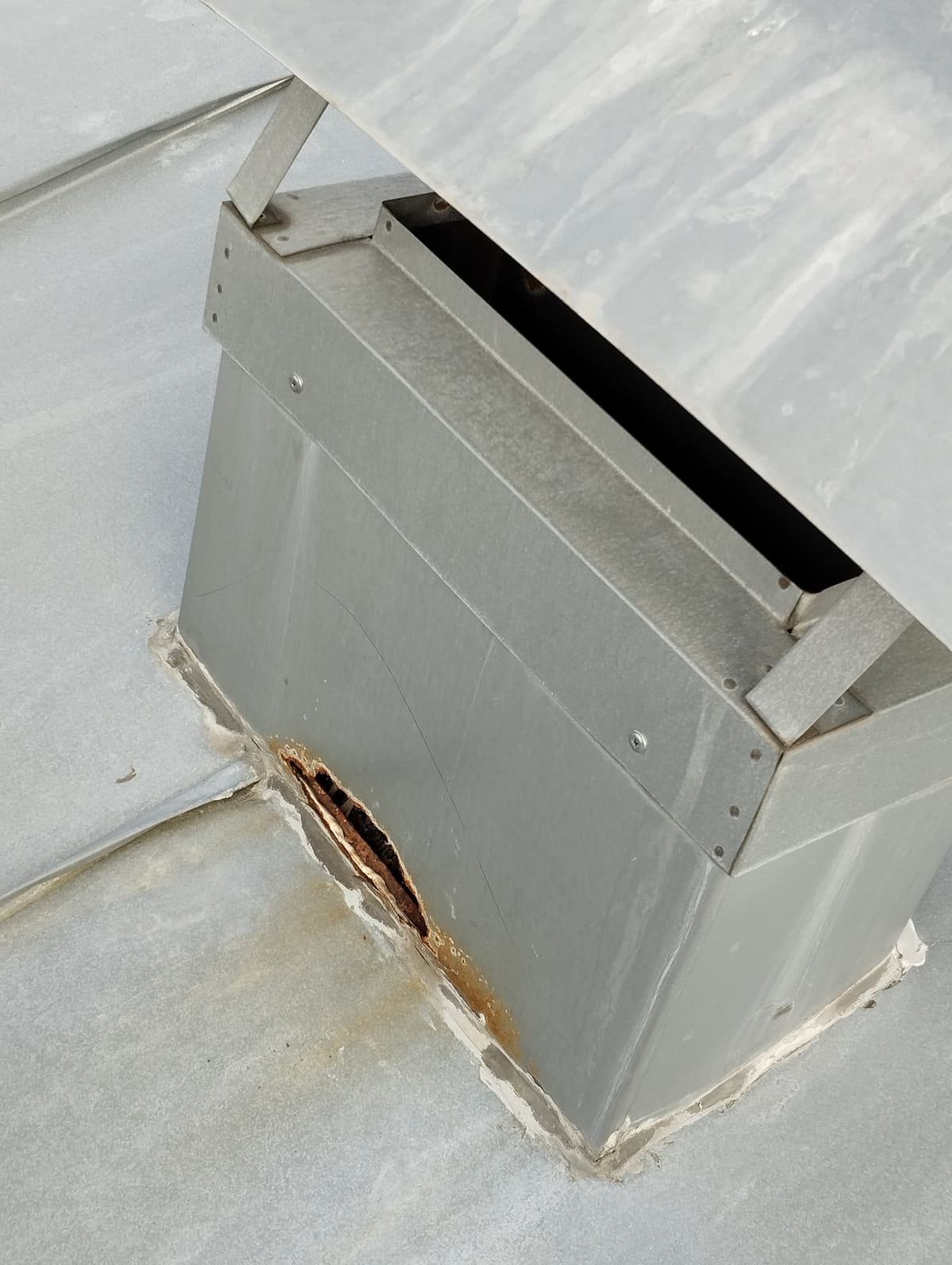 Roof Leak Detection Checklist (DIY vs Professional)