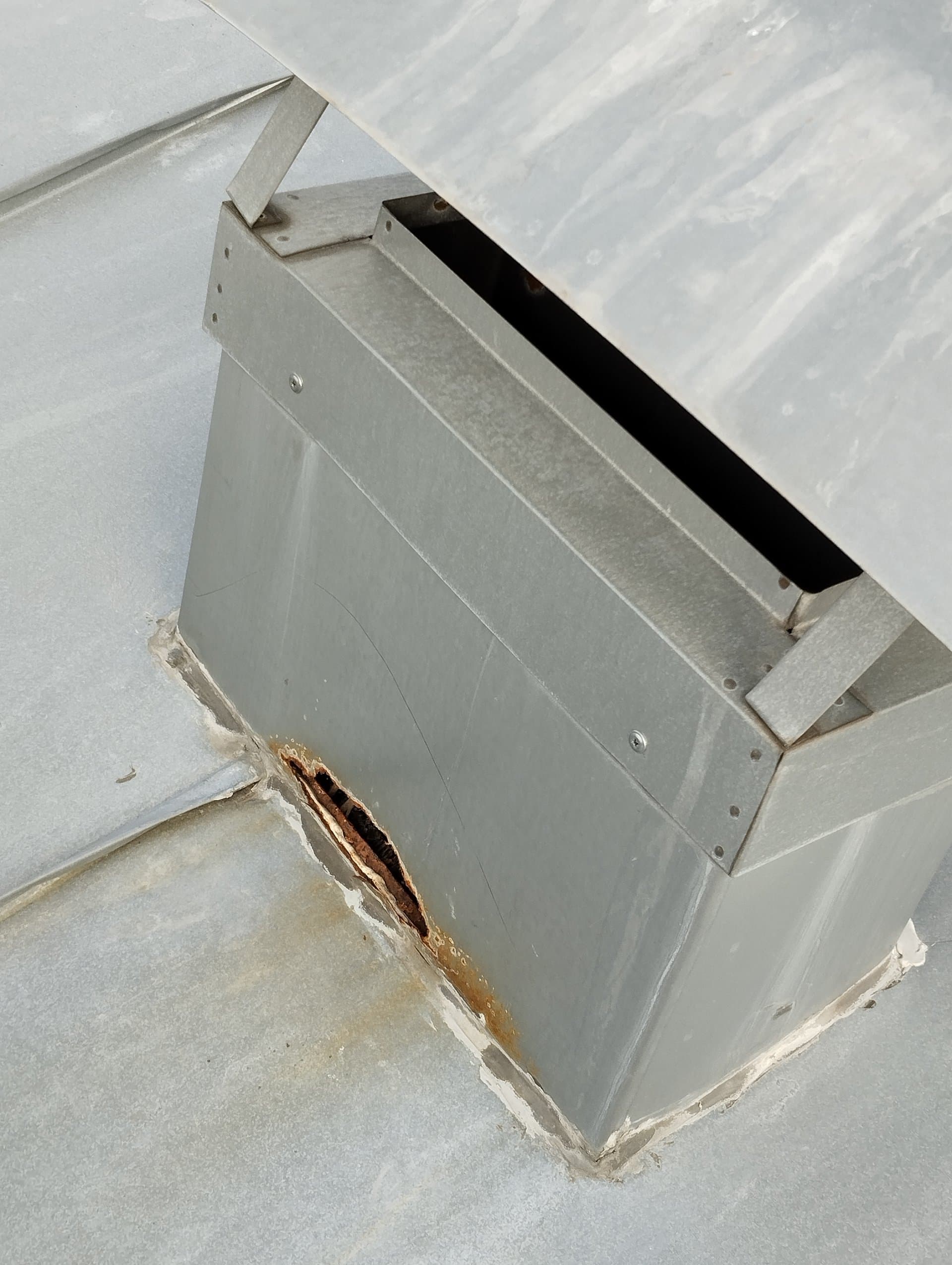 Roof Leak Detection Checklist (DIY vs Professional)