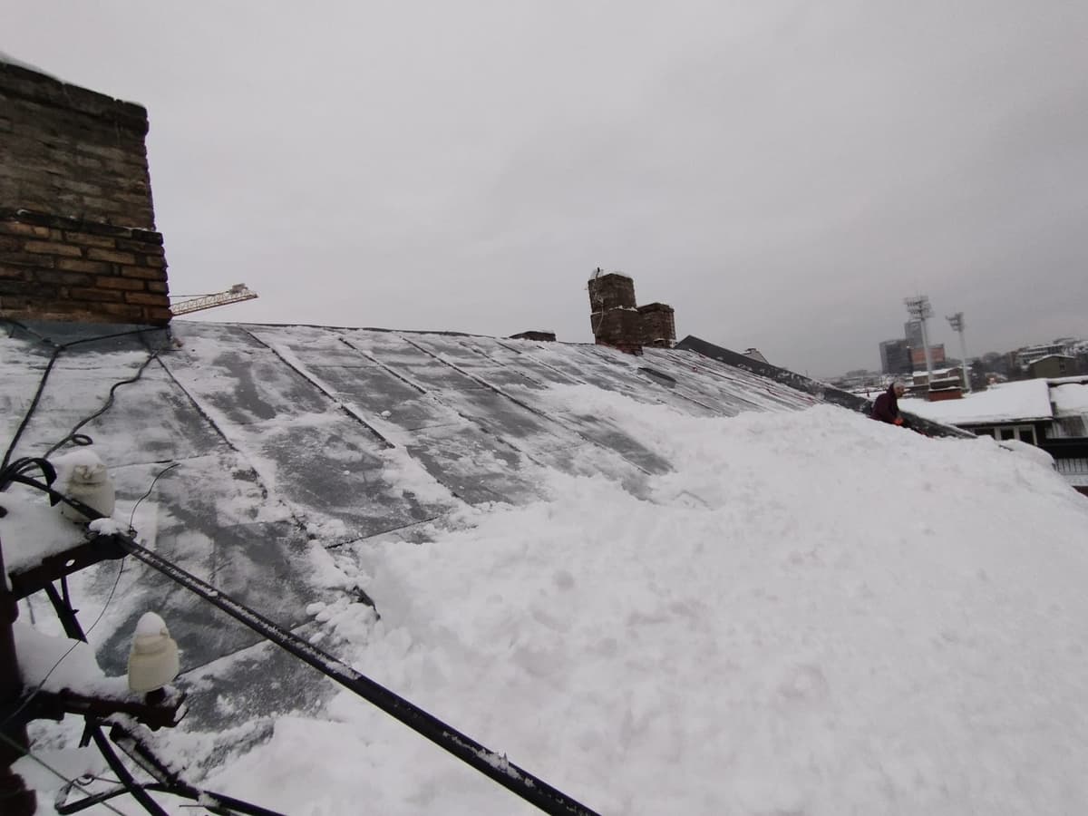 Sniega tīrīšana ar traktoru un sniega izvešana – Kad tas ir nepieciešams?