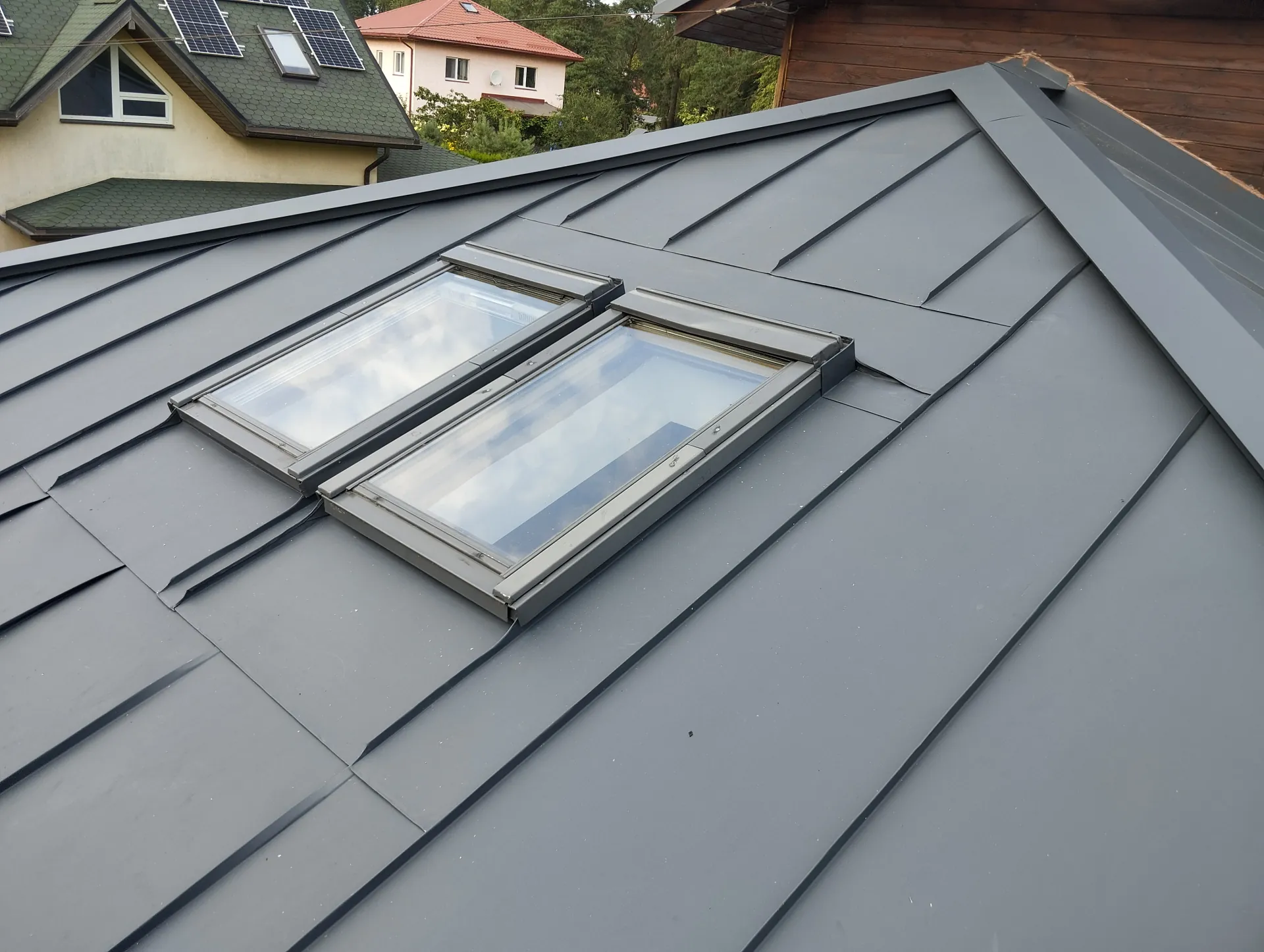 Jumta logu montāža