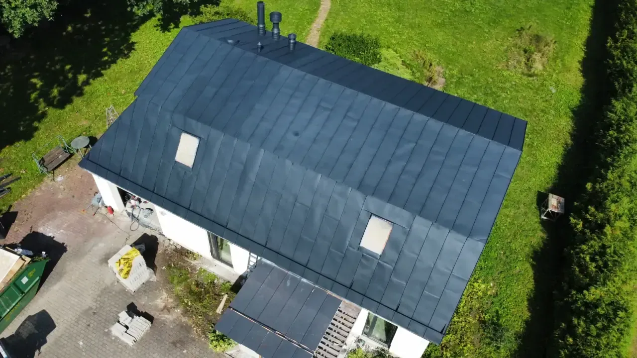 Private House Metal Roof Painting